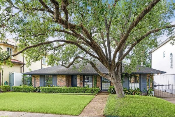 3829 Piping Rock Lane  Houston 77027 Harris - Image 2
