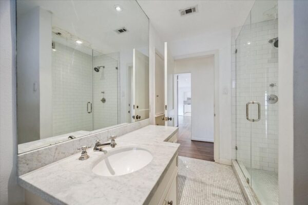 3829 Piping Rock Lane  Houston 77027 Harris - Image 8