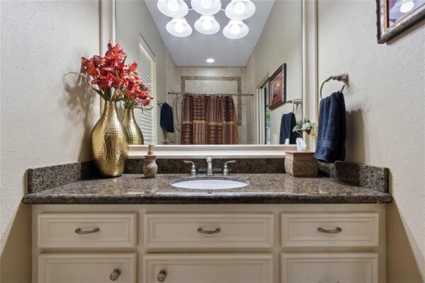 5520 Mcculloch Circle  Houston 77056 Harris - Image 36