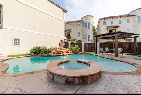 5526 Mcculloch Circle  Houston 77056 Harris - Image 2