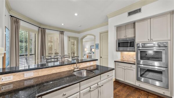 5558 Aspen Street  Bellaire 77401 Harris - Image 10