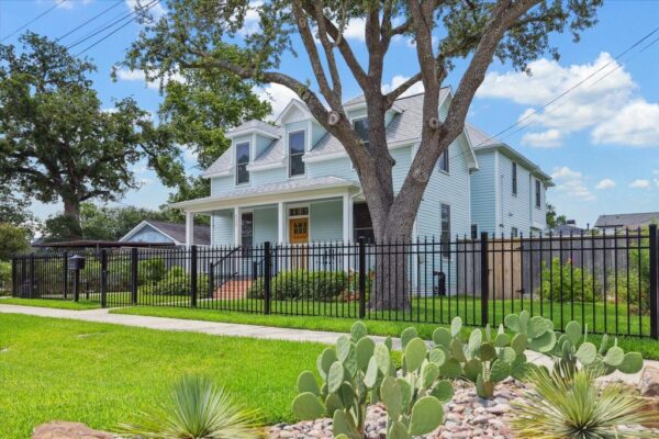 523 W 15th Street  Houston 77008 Harris