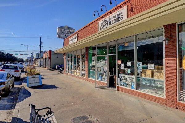 523 W 15th Street  Houston 77008 Harris - Image 40