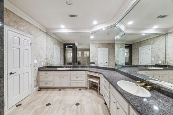 38 E Bend Lane  Houston 77007 Harris - Image 9