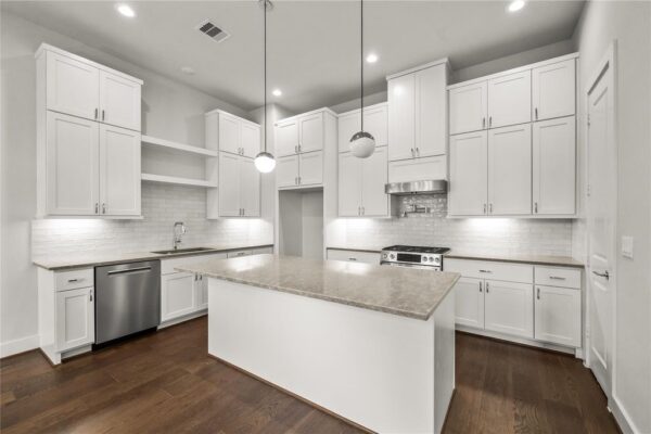 1705 Bologna Lane  Houston 77055 Harris - Image 2