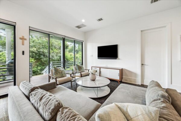 1010 Waltway Drive  Houston 77008 Harris - Image 16