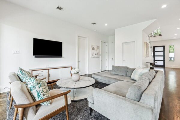1010 Waltway Drive  Houston 77008 Harris - Image 19