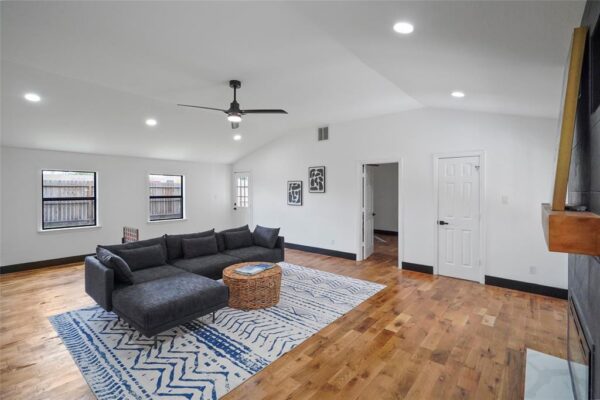 701 W 39th Street  Houston 77018 Harris - Image 36