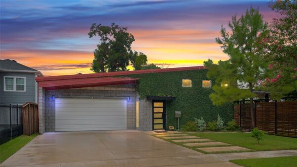 715 Algregg Street  Houston 77008 Harris