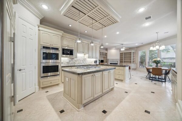 718 Marywood Chase  Houston 77079 Harris - Image 3