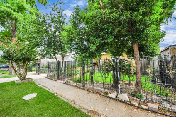729 E 9th Street  Houston 77007 Harris - Image 10