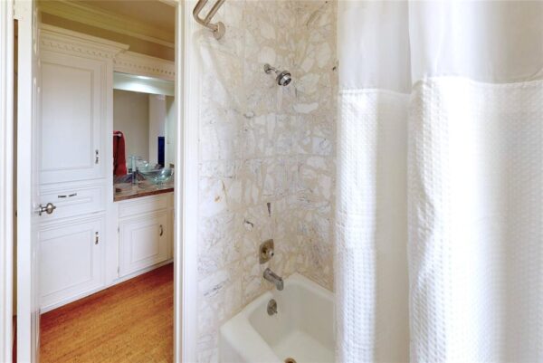 734 Plainwood Drive  Houston 77079 Harris - Image 27