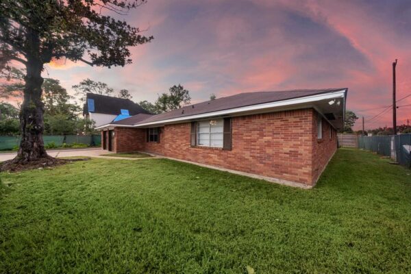 7819 Edgeway Drive  Houston 77055 Harris - Image 13