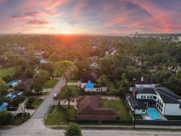 7819 Edgeway Drive  Houston 77055 Harris - Image 2