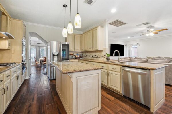 7938 S Wellington Court  Houston 77055 Harris - Image 2