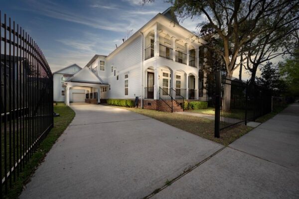 805 Columbia Street  Houston 77007 Harris - Image 2