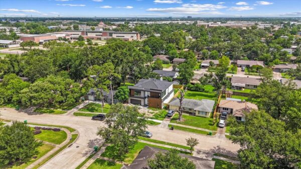 8102 Montridge Drive  Houston 77055 Harris - Image 2