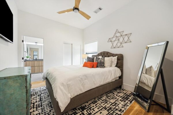 813 Memorial Heights Drive  Houston 77007 Harris - Image 16