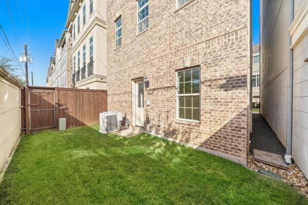 821 Dunleigh Meadows Lane  Houston 77055 Harris - Image 16