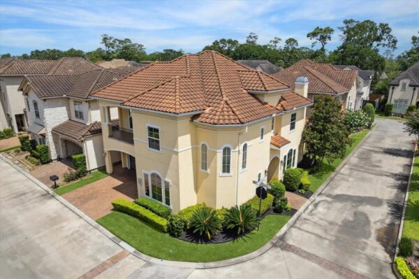 86 S Creekside Court  Houston 77055 Harris - Image 2