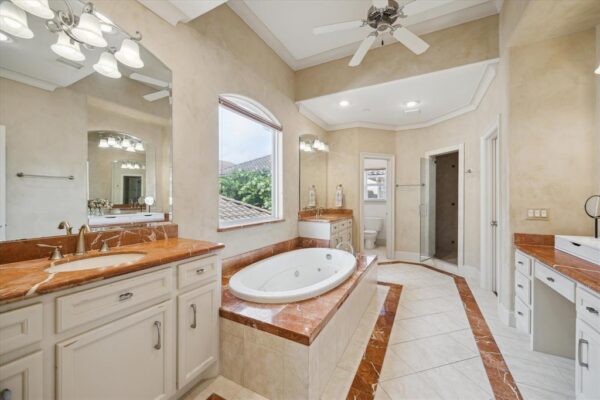 86 S Creekside Court  Houston 77055 Harris - Image 20