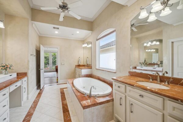 86 S Creekside Court  Houston 77055 Harris - Image 21