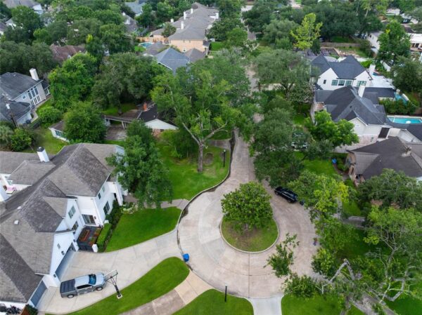 8630 Cedarbrake Drive  Spring Valley Village 77055 Harris - Image 14