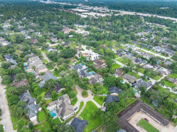 8630 Cedarbrake Drive  Spring Valley Village 77055 Harris - Image 15