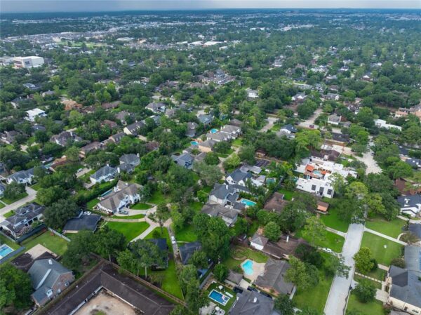 8630 Cedarbrake Drive  Spring Valley Village 77055 Harris - Image 17