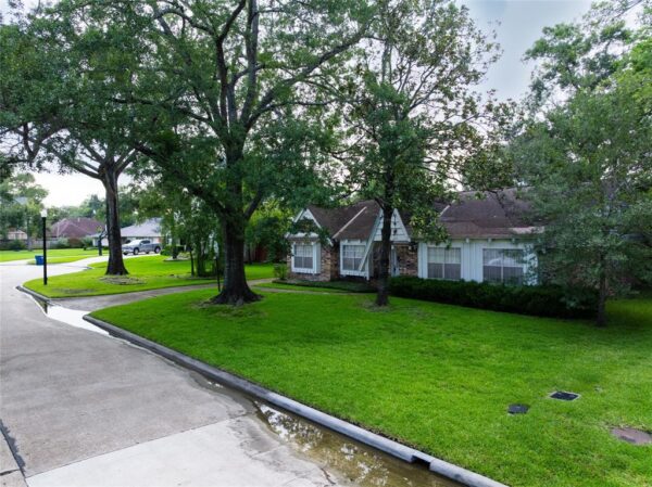 8630 Cedarbrake Drive  Spring Valley Village 77055 Harris - Image 4