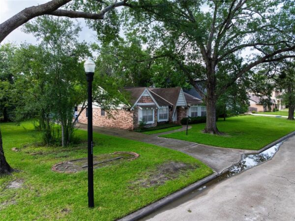 8630 Cedarbrake Drive  Spring Valley Village 77055 Harris