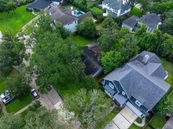 8630 Cedarbrake Drive  Spring Valley Village 77055 Harris - Image 7