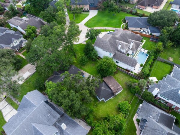 8630 Cedarbrake Drive  Spring Valley Village 77055 Harris - Image 8
