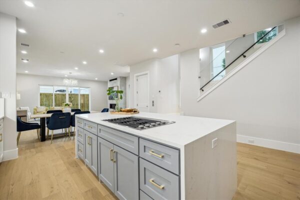 902 Knox Street A Houston 77007 Harris - Image 8