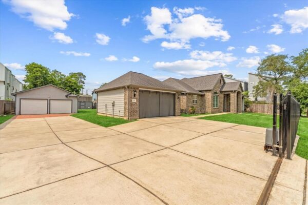 929 Oak Street  Houston 77018 Harris - Image 2