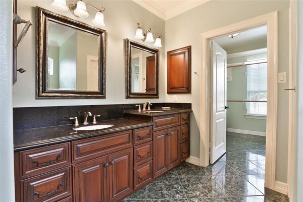 979 W 43rd Street  Houston 77018 Harris - Image 28