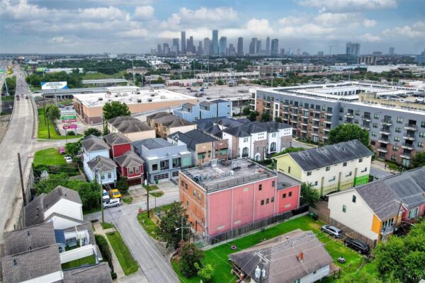 1607 E Bonner Street  Houston 77007 Harris - Image 2