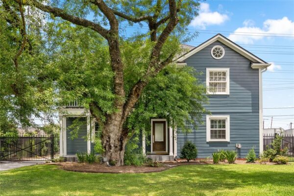 208 W 34th Street  Houston 77018 Harris