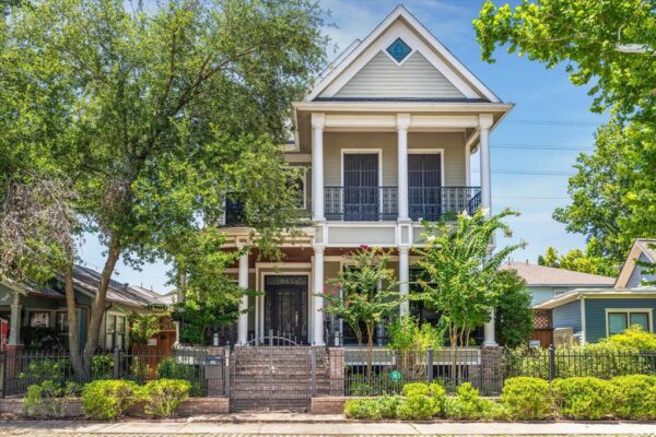 945 Waverly Street  Houston 77008 Harris