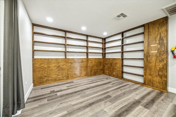 2106 Antoine Drive  Houston 77055 Harris - Image 10