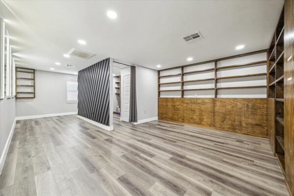 2106 Antoine Drive  Houston 77055 Harris - Image 11