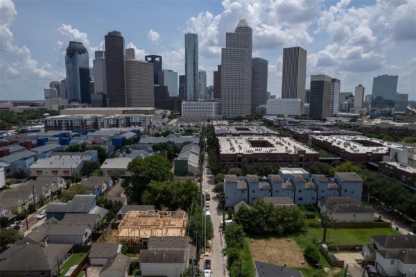 1016 Ruthven Street A Houston 77019 Harris - Image 12