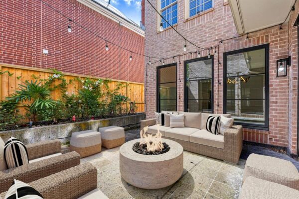 111 N Wynden Estates Court  Houston 77056 Harris - Image 16