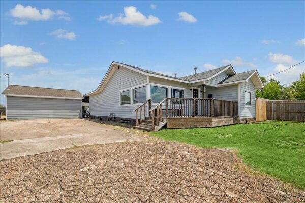 2106 Antoine Drive  Houston 77055 Harris - Image 2