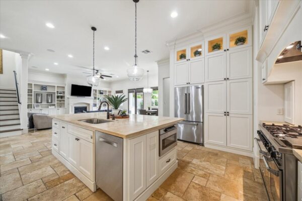 1249 Gardenia Drive  Houston 77018 Harris - Image 2