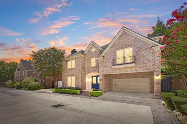 111 N Wynden Estates Court  Houston 77056 Harris - Image 2
