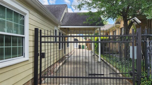 826 Heights Boulevard  Houston 77007 Harris - Image 2