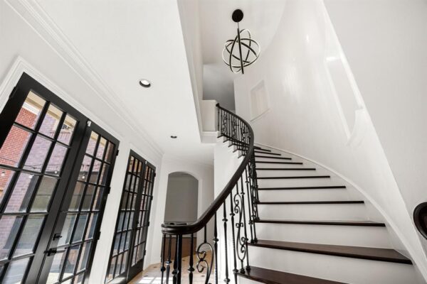 111 N Wynden Estates Court  Houston 77056 Harris - Image 32