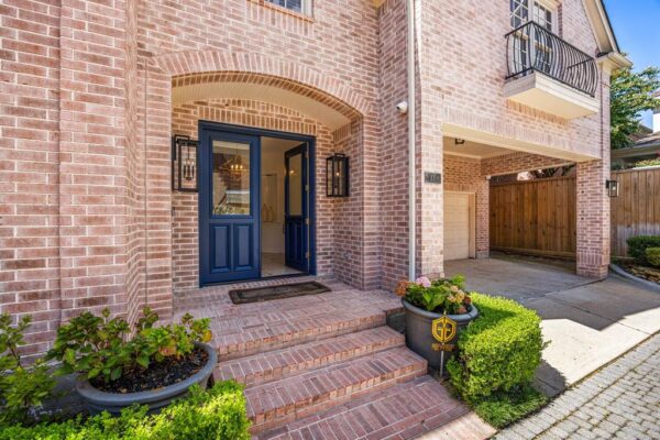 111 N Wynden Estates Court  Houston 77056 Harris - Image 3