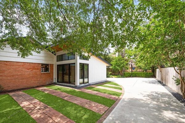 1902 Chimney Rock Road  Houston 77056 Harris - Image 15